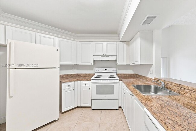Building Photo - 9735 Fontainebleau Blvd