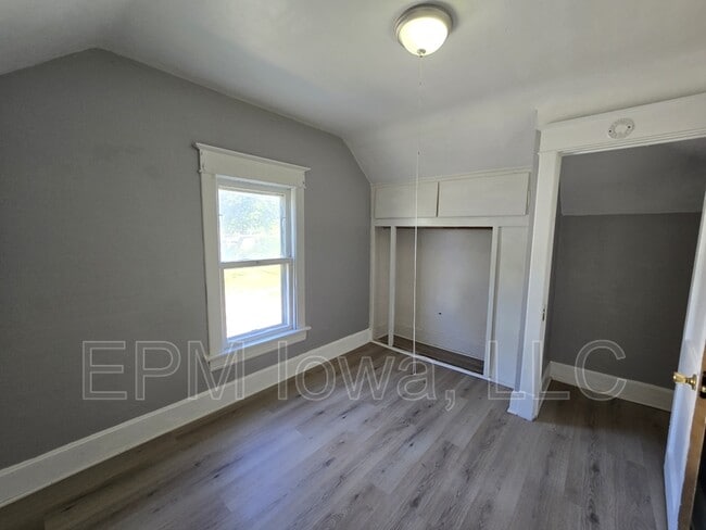Building Photo - 325 Randall St