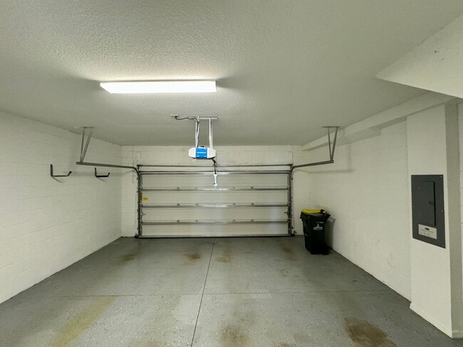 Building Photo - FOR RENT - Fantastic end unit townhouse in...