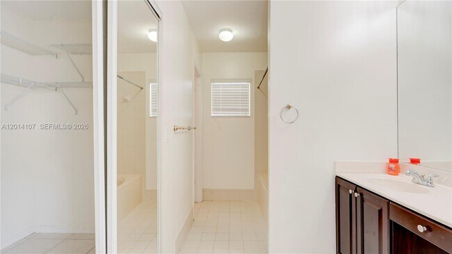 Building Photo - 6410 SW 112th Pl