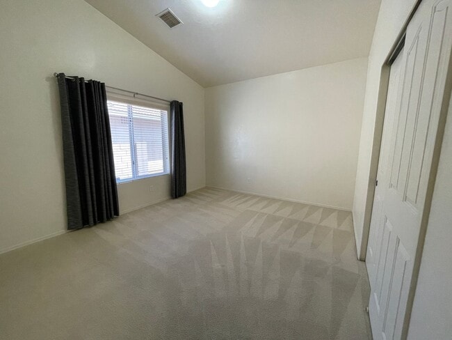 Building Photo - 1994 Willow Oak Ln