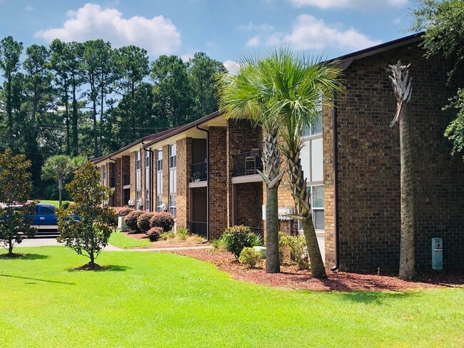 Building Photo - 1001 Spring Valley Dr