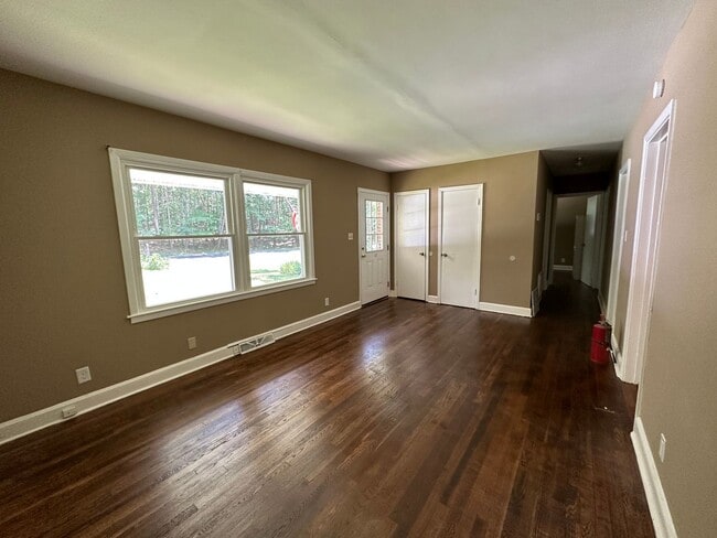 Building Photo - One Story House in Madison Heights