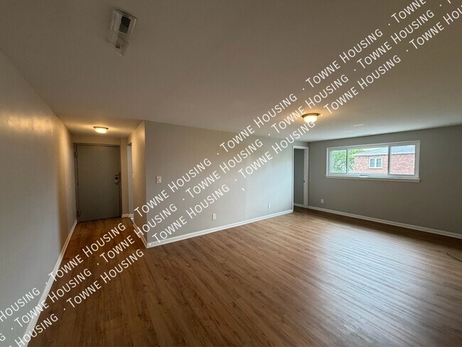 Building Photo - 132 Denrose Dr