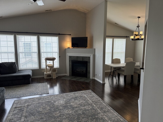 Building Photo - 3157 Bromley Ln