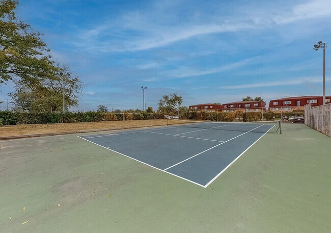 Building Photo - 3800 Bayside Dr