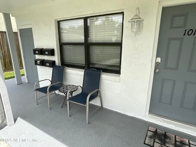 Building Photo - 318 Arricola Ave