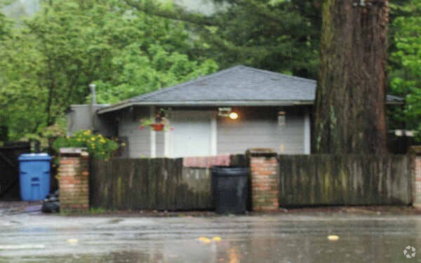 Building Photo - 14975 River Rd