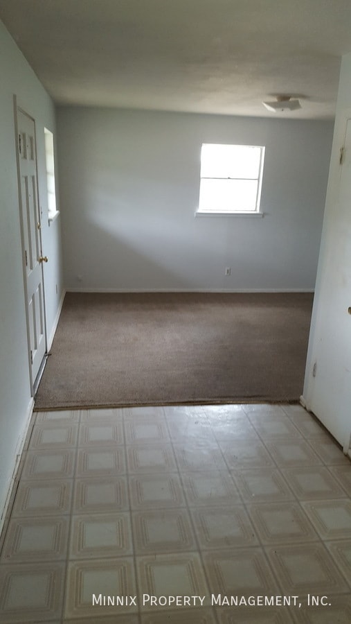 Building Photo - 701 W 4th St