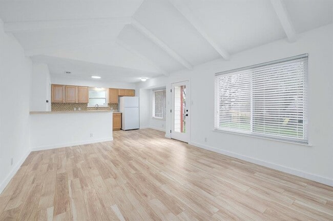 Building Photo - 8525 Maine Dr