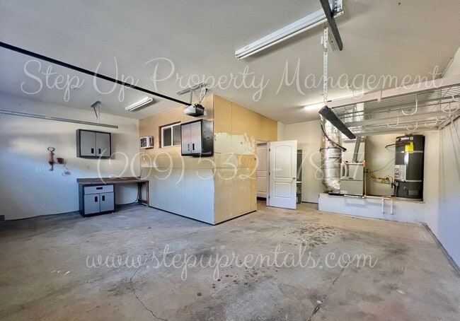 Building Photo - Elegant and Spacious 3-Bedroom Home with Modern Upgrades!