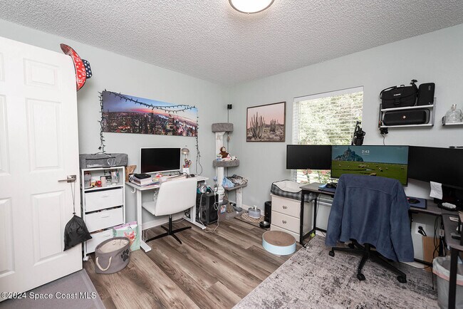 Building Photo - 721 Taluga Ave SE