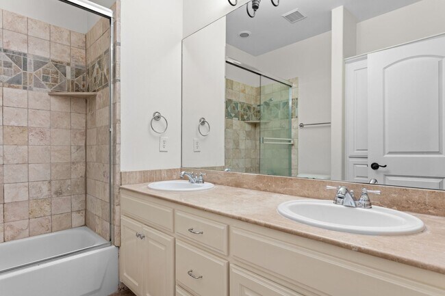 Building Photo - Luxury Highland Park Living
