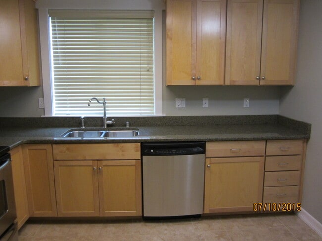 Building Photo - Longfellow Creek Condos