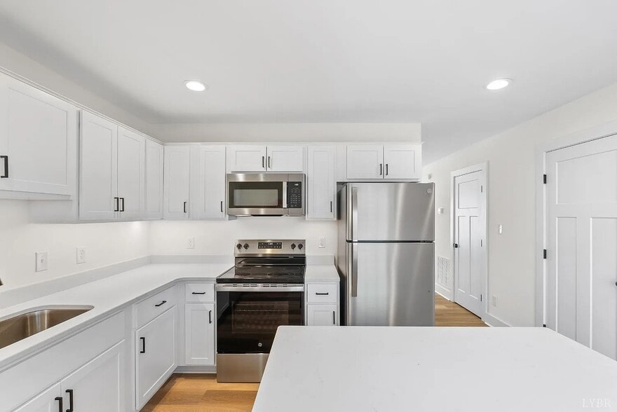 Building Photo - 1600 Wards Ferry Rd