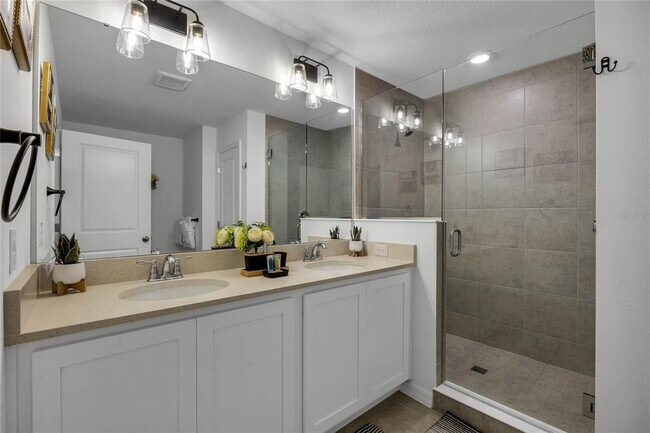 Building Photo - 641 Longboat Dr