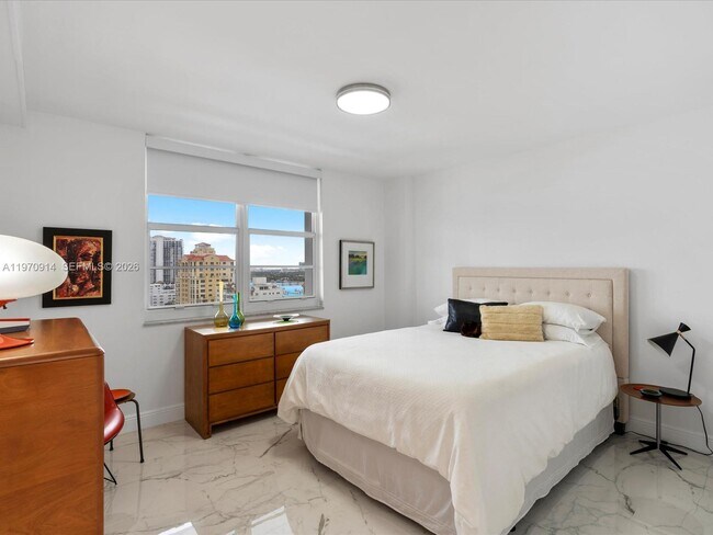 Building Photo - 336 N Birch Rd