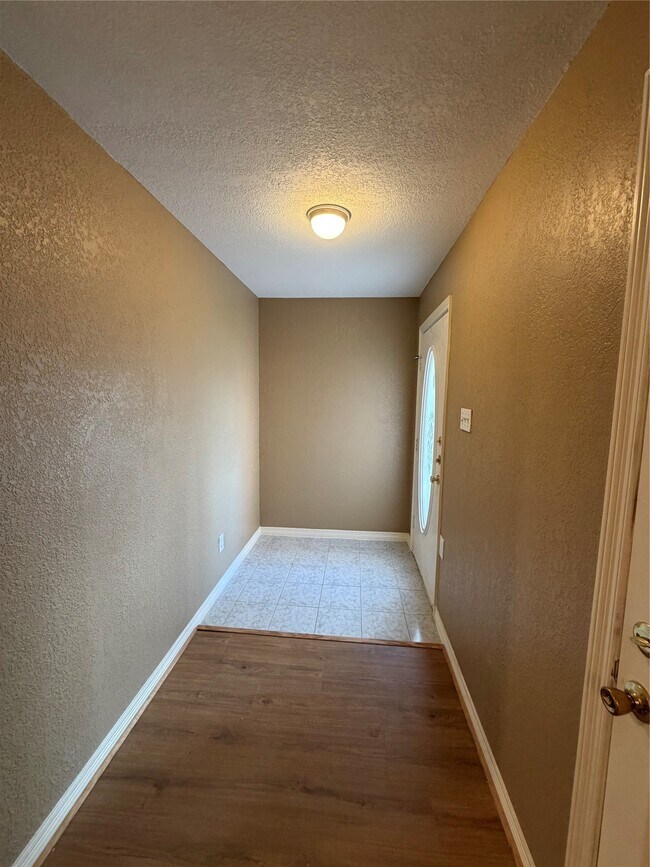 Building Photo - 9110 Prairie Trails Dr