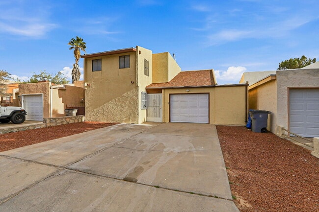 Building Photo - "Charming 3-Bedroom Retreat with 2 Full Baths