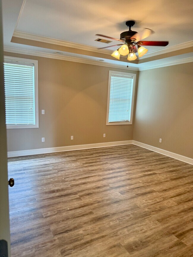 Building Photo - 364 Spring Hill Dr