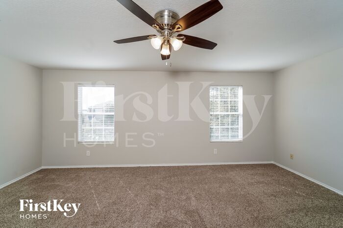 Building Photo - 9334 Maple Silver