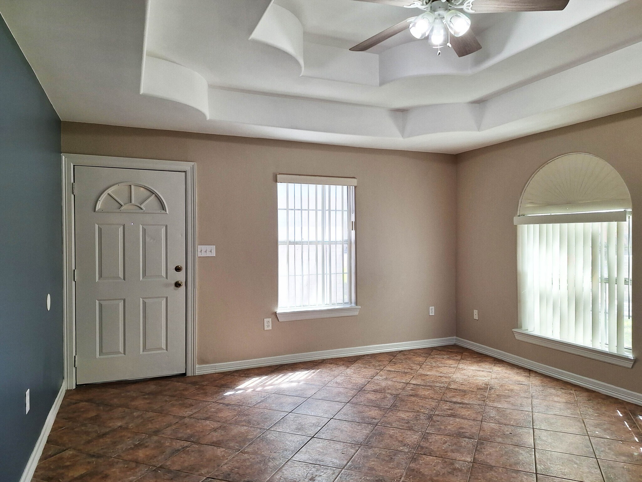 Building Photo - 2118 Aruba Dr