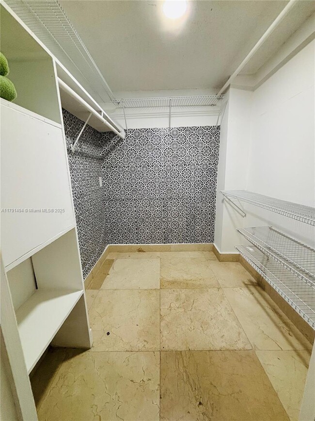 Building Photo - 2601 S Course Dr