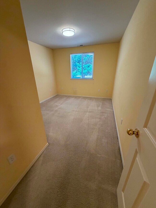 Building Photo - 6634 Millstone Ln SE