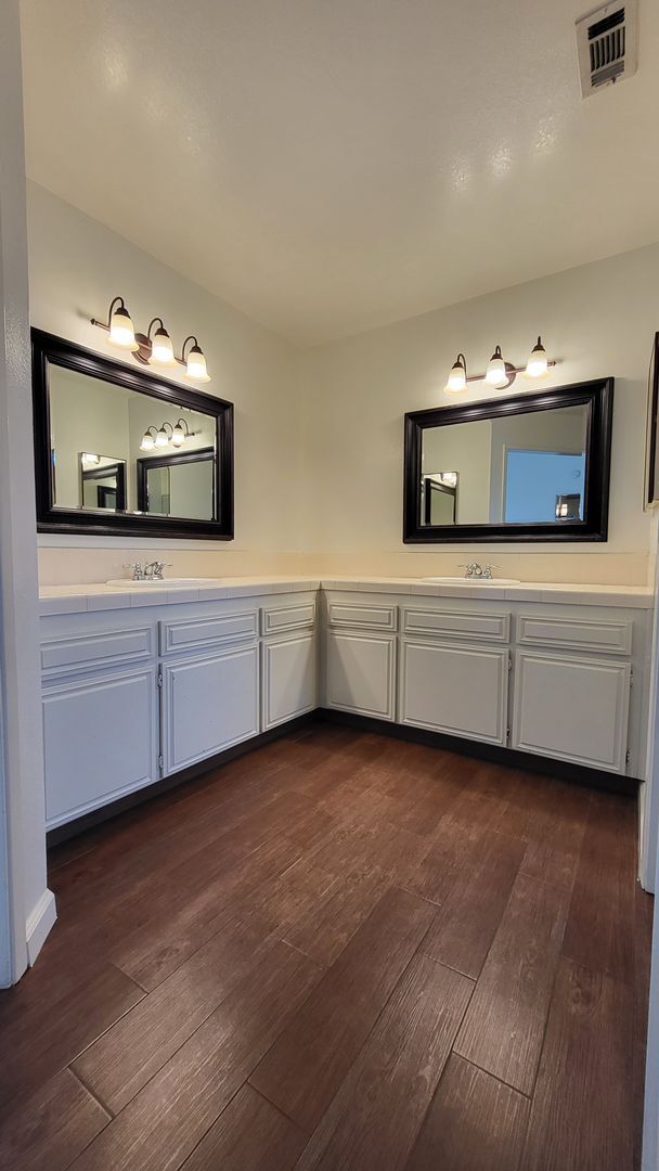 Building Photo - 6601 Camphor Ct