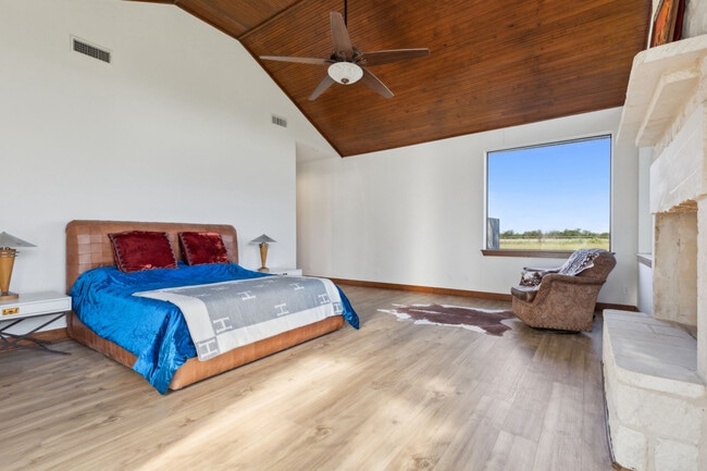 Building Photo - 10934 FM 2728