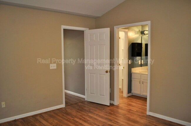 Building Photo - 2120 Leadenhall Way