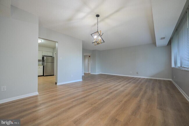 Building Photo - 3713 S George Mason Dr