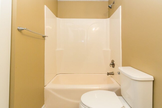 Building Photo - Charming Adamsville Home with Open Floor P...