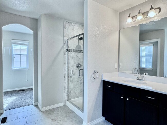 Building Photo - Beautifully Maintained Woodmoor Home Featu...