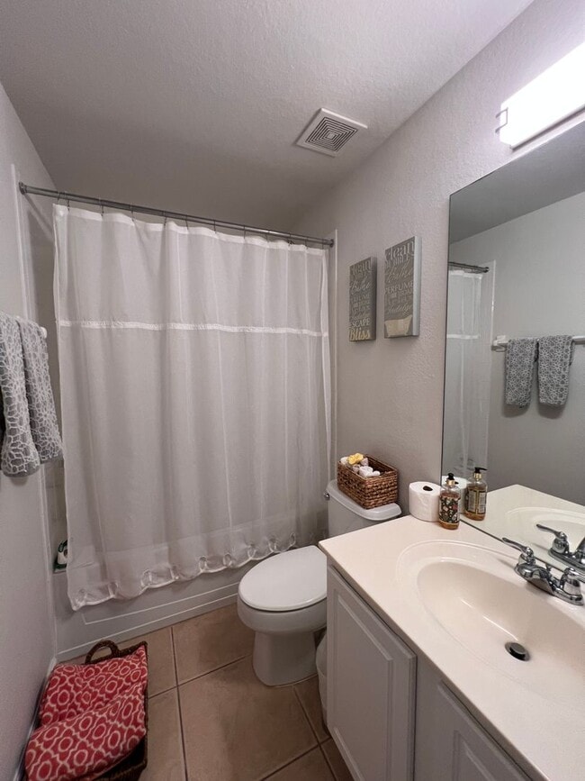 Building Photo - Now available! Ready-to-move-in condo in Sanford!