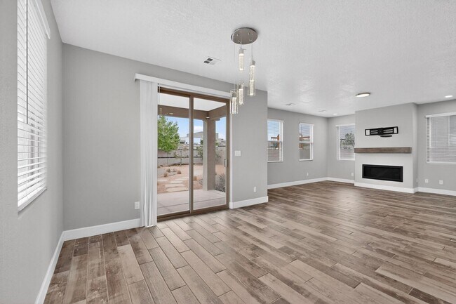 Building Photo - 5603 Linq Ct NE
