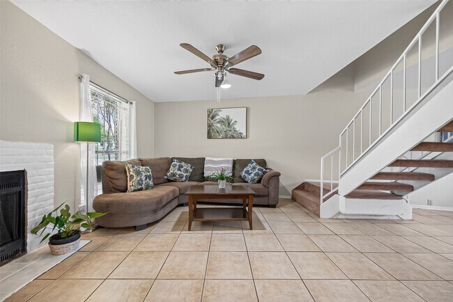 Building Photo - 3303 W Greenridge Dr