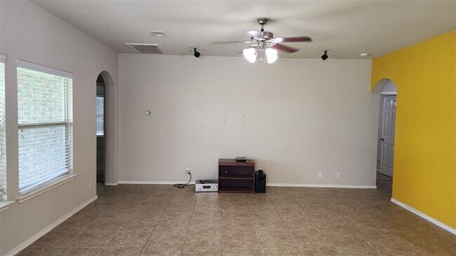 Building Photo - 1519 Greenside Dr