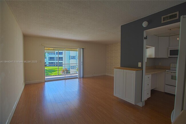 Building Photo - 4200 Crystal Lake Dr