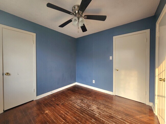 Building Photo - 13001 Knollcrest St