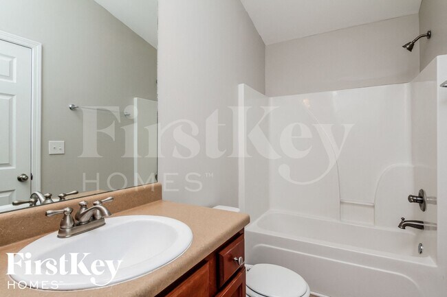 Building Photo - 10140 Benton Woods Dr