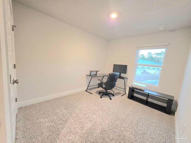 Building Photo - 710 Giese Ln