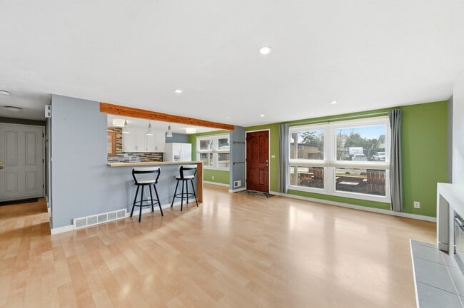 Building Photo - 1346 Phillips Ln