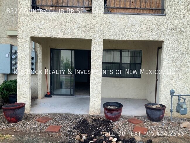 Building Photo - 837 Country Club Dr SE