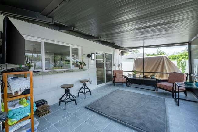 Building Photo - Fully Renovated 4 Bed/ 2.5 Bath Home in Wi...