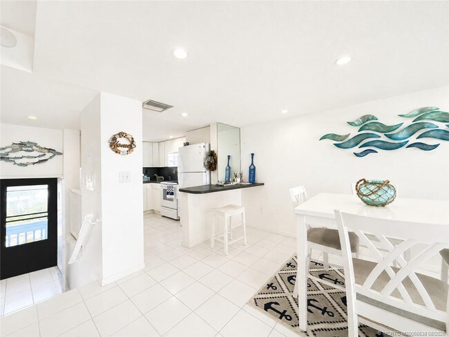 Building Photo - 11000 S Ocean Dr