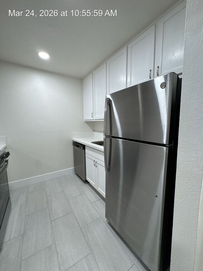 Building Photo - Downstairs apartment for Rent in Visalia Available now!