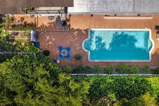 Building Photo - 10645 SW 89th Ct