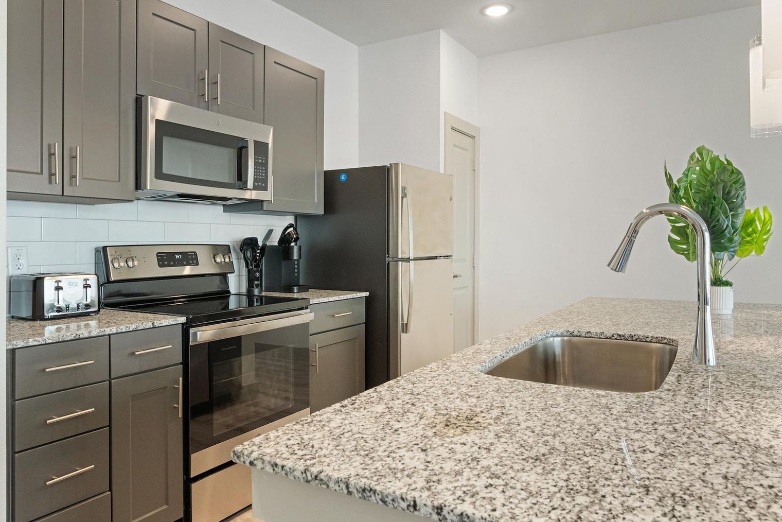 Building Photo - 12100 1/2 Ferrystone Glen Drive-SI ID1343257P