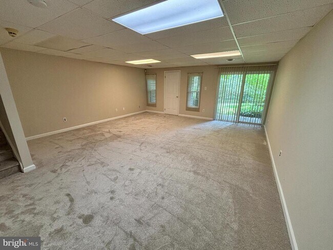 Building Photo - 335 Danbury Ct